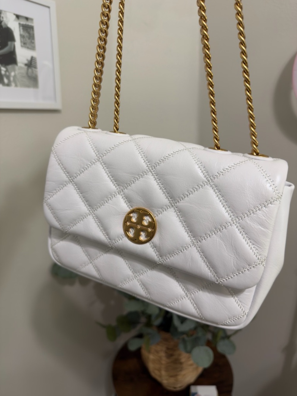 Tory Burch White Willa Shoulder Bag with Gold Chain - Picture 3 of 6